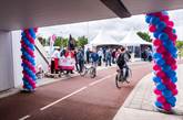 ballonnen nieuw rood asfalt fietsers
